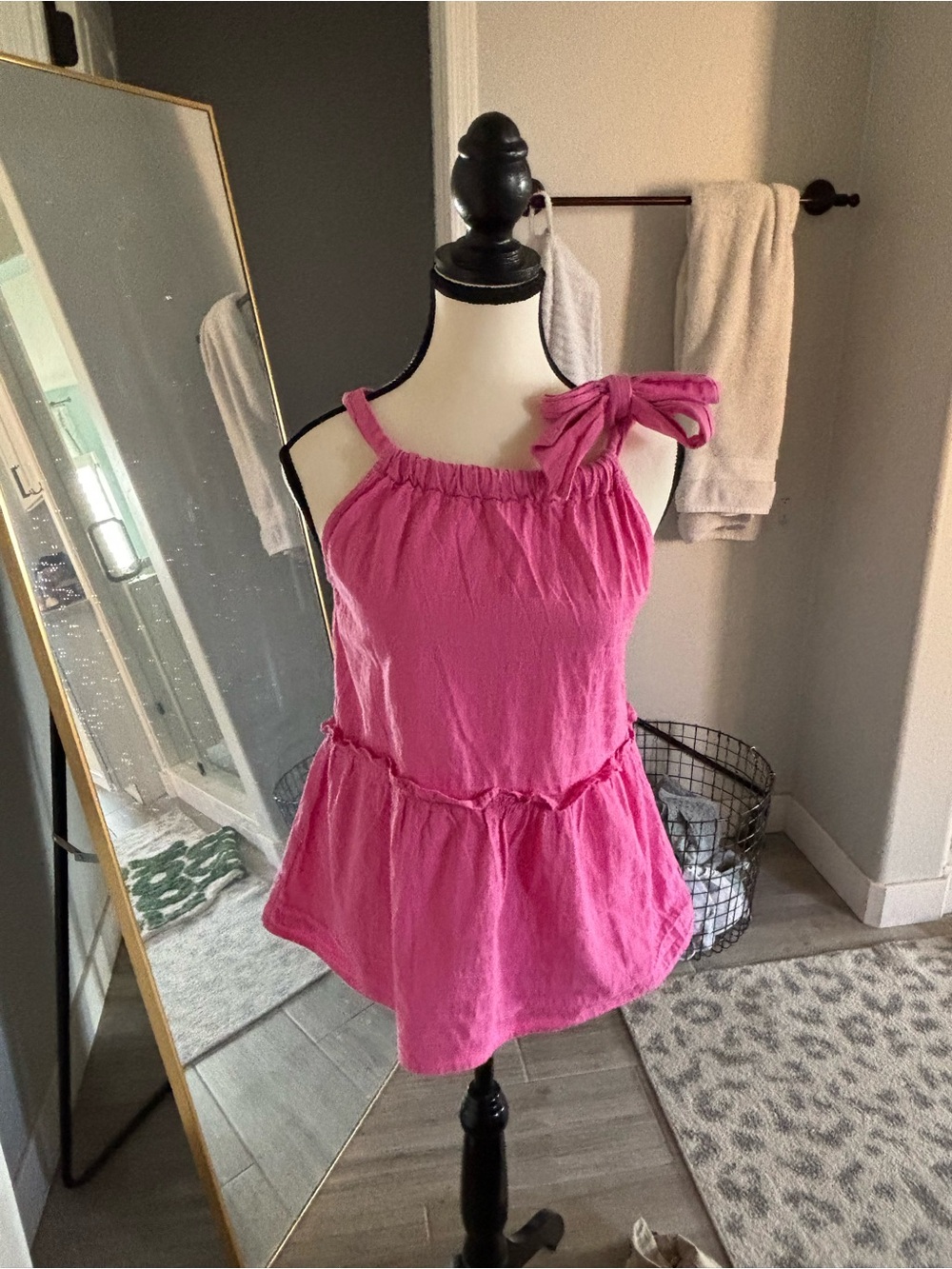 crown & ivy Bright Pink Tie-Shoulder Ruffle Peplum top